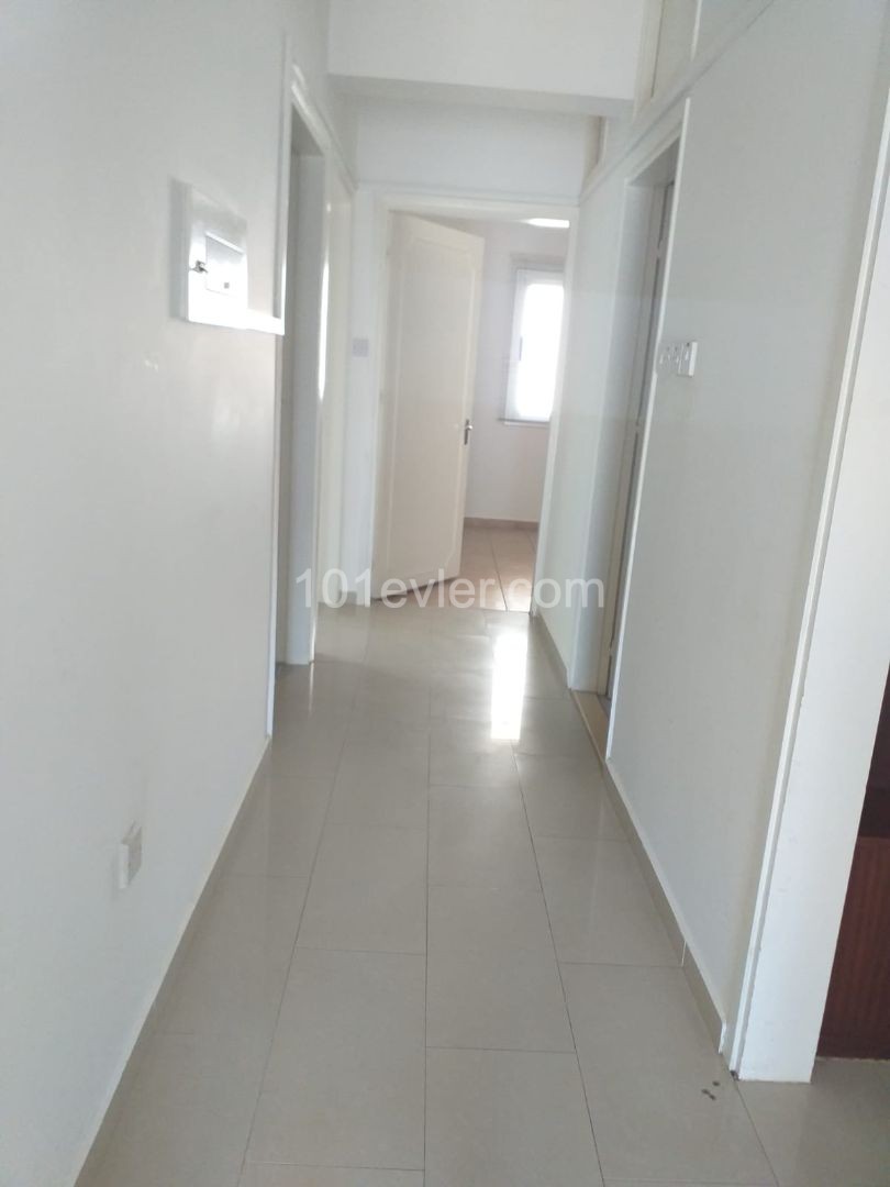 2+1 Spacious Apartment for Rent in Köşklüçiftlik, Suitable for Clinic/Office/ Laboratory Use ** 