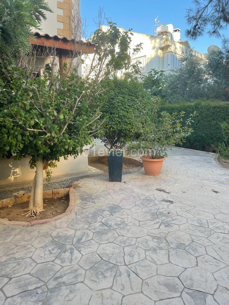 Detached 4+1 Villa with Central Heating in Mitreli, Magnificent Location - Landscaped garden - Suitable for Commercial Use ** 