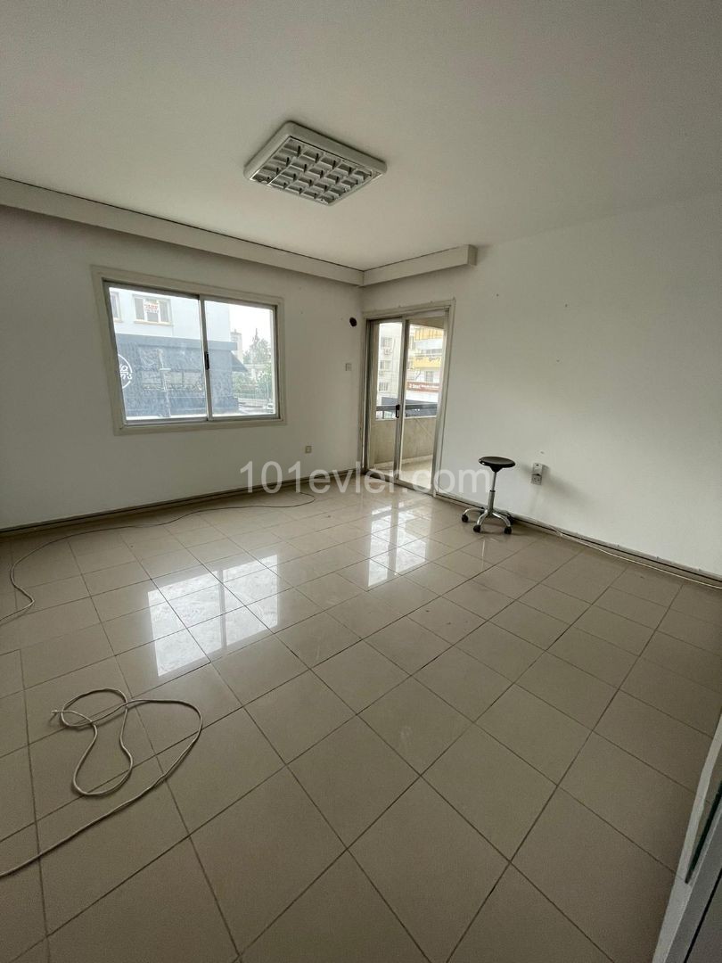 Office To Rent in Köşklüçiftlik, Nicosia