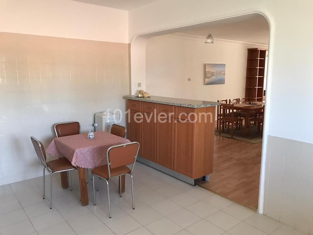 Köşklüçiftlik'te Çok Özel Konumda Aileye Uygun Full Eşyalı Kiralık 2+1 Daire ( Aylık Ödeme)