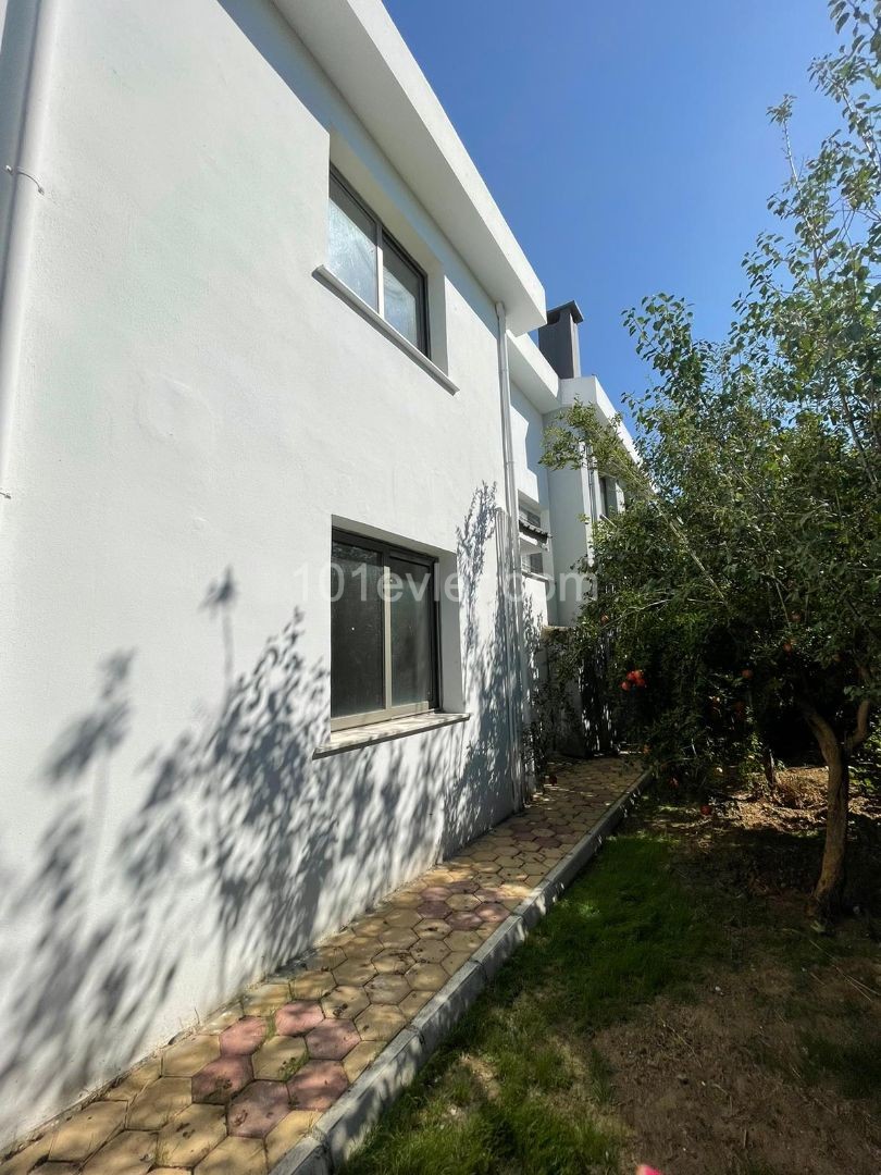 Detached House For Sale in Küçük Kaymaklı, Nicosia