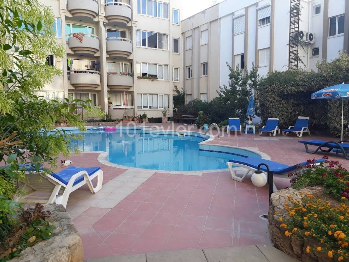 Girne Merkezde Denize Sıfır +Eşyalı + Ortak Havuzlu- 3+1 Daire