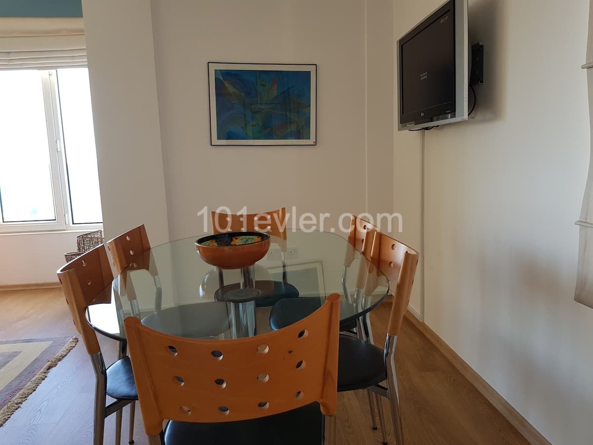 Girne Merkezde Denize Sıfır +Eşyalı + Ortak Havuzlu- 3+1 Daire