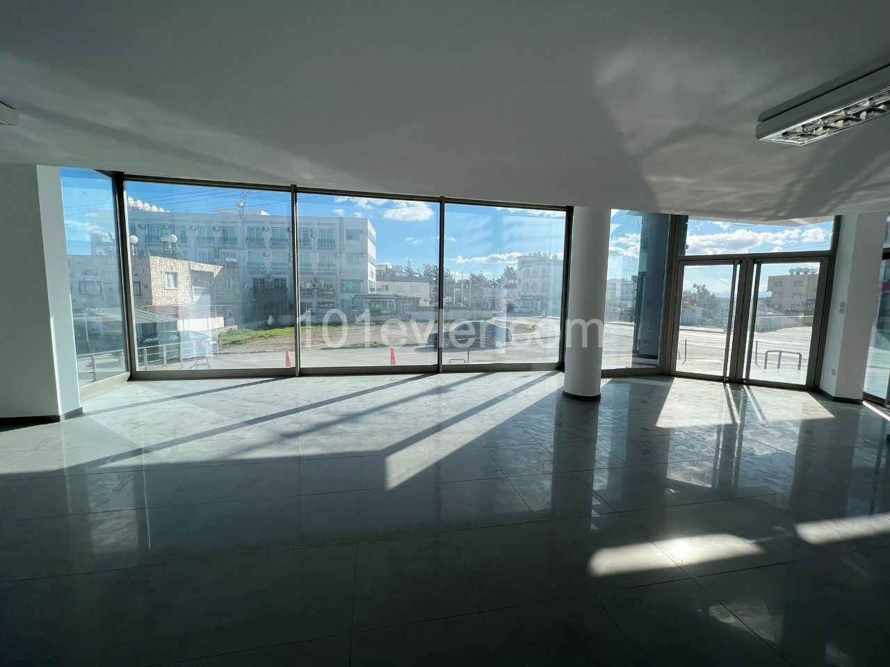 Shop For Rent in Gonyeli Merkez ** 