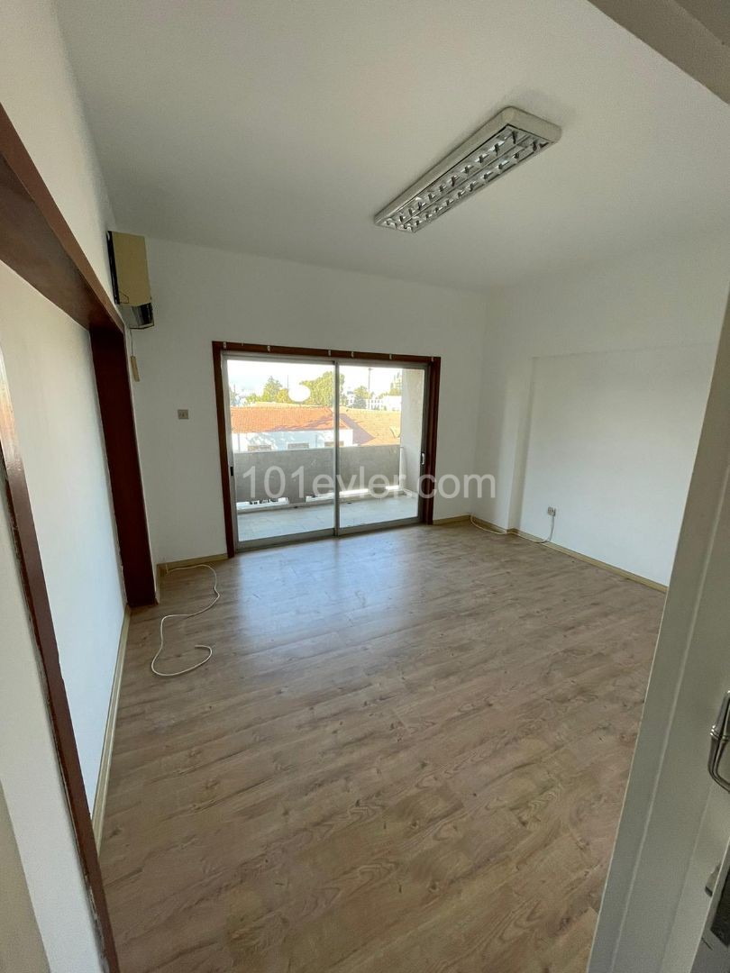 Commercial Rental 4+1 Office with High Signage Value in Köşklüçiftlik/Dereboyu ** 