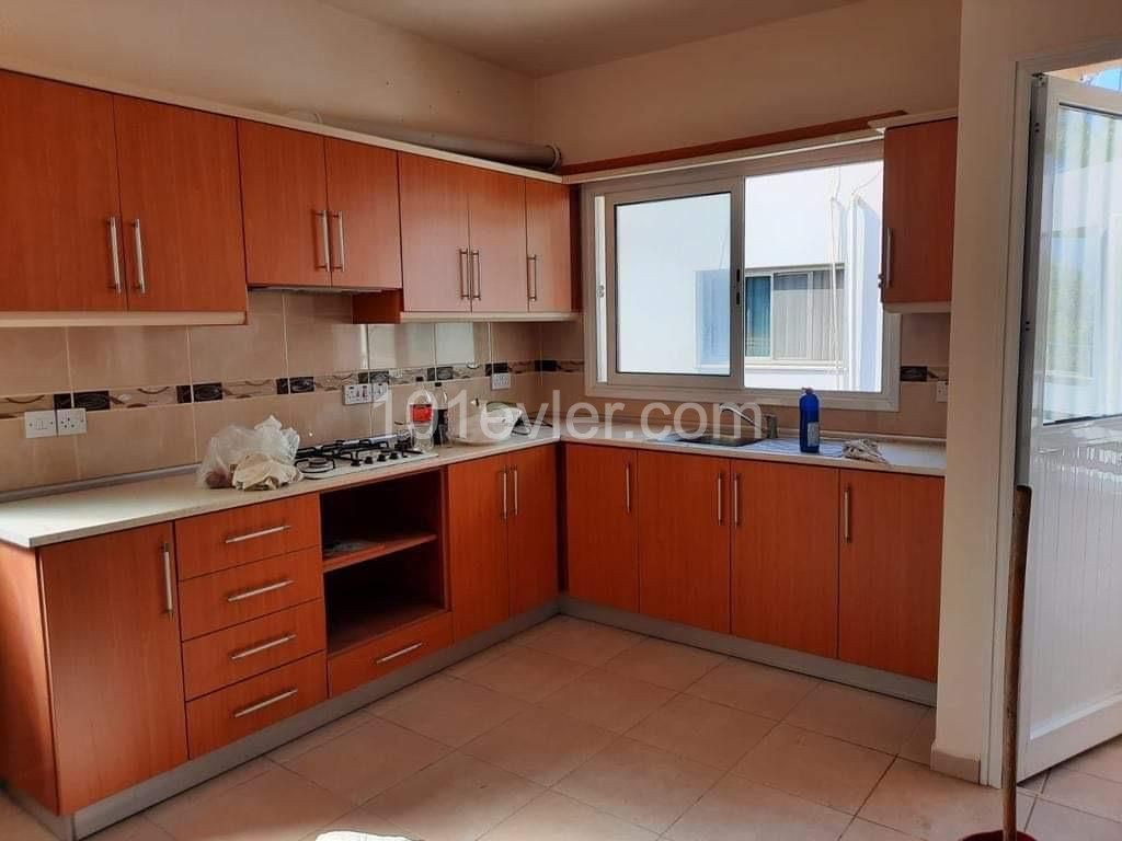 Gönyeli'de Merkezi Konumda Satılık 3+1 Penthouse