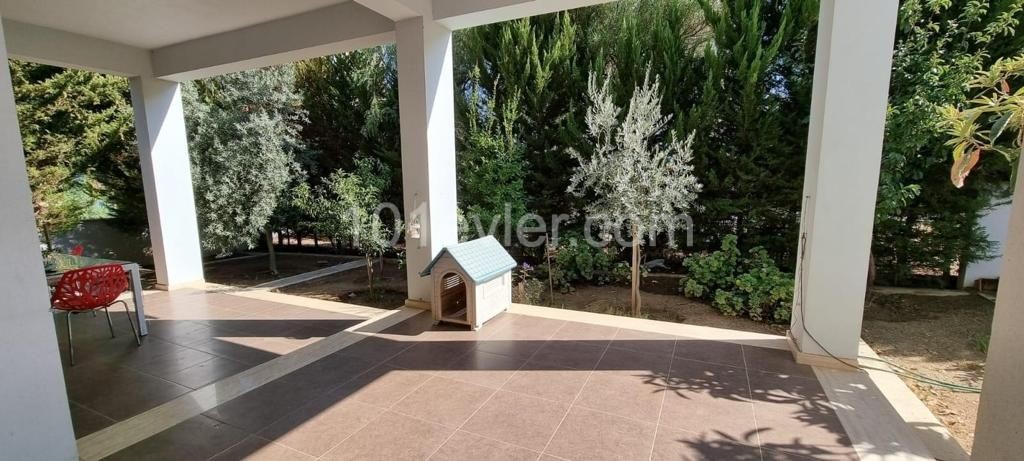 4+2 Villa Mit Großem Garten Zum Verkauf In Nikosia-Kermiya ** 