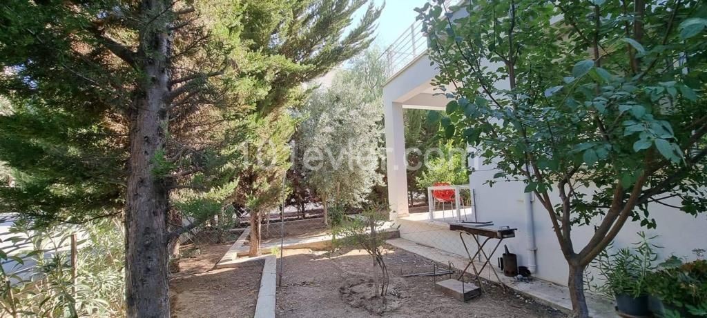 4+2 Villa Mit Großem Garten Zum Verkauf In Nikosia-Kermiya ** 