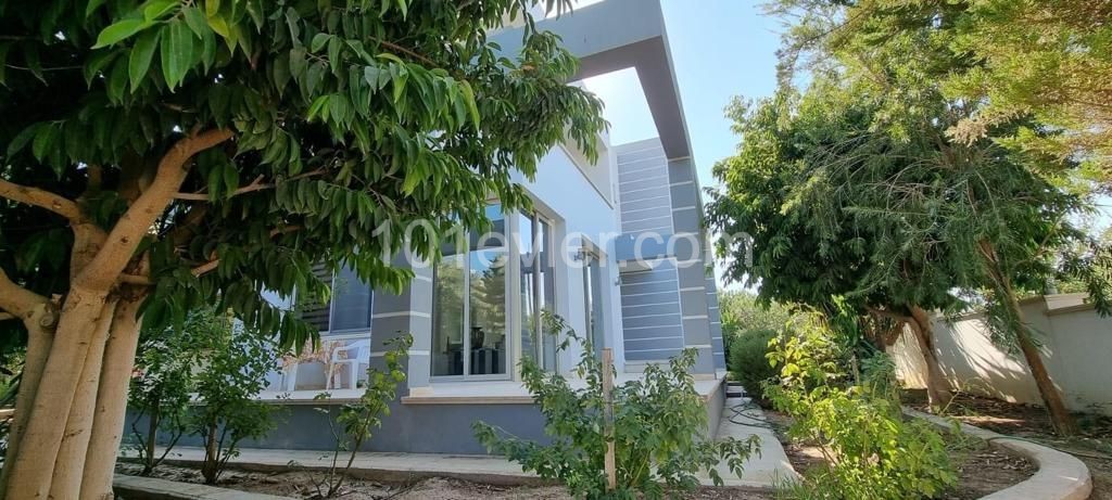 4+2 Villa Mit Großem Garten Zum Verkauf In Nikosia-Kermiya ** 