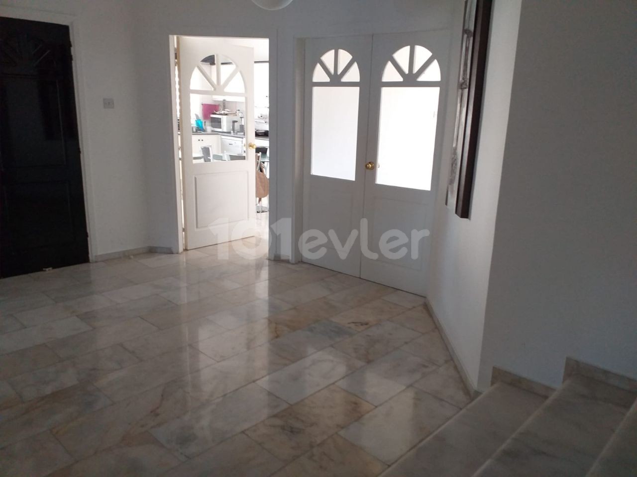 Luxury 3 + 2 Apartment (256 m2) in the Comfort of a Villa for Sale in the Central Location of Ortakoy ** 