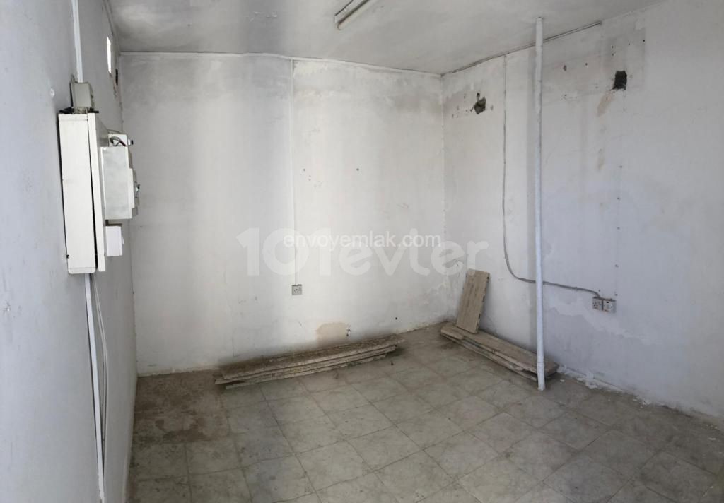 Komplett renoviertes Geschäftsgebäude zur Miete mit Aufzug in zentraler Lage in Nikosia - Stadtmauern ** 