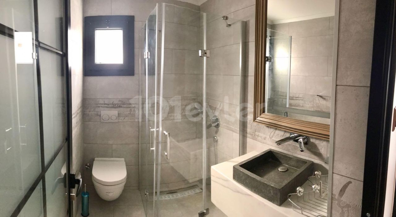 Girne Merkez'de  Kiralık  Ultra Lüx Full Eşyalı 2+1 Rezidans 