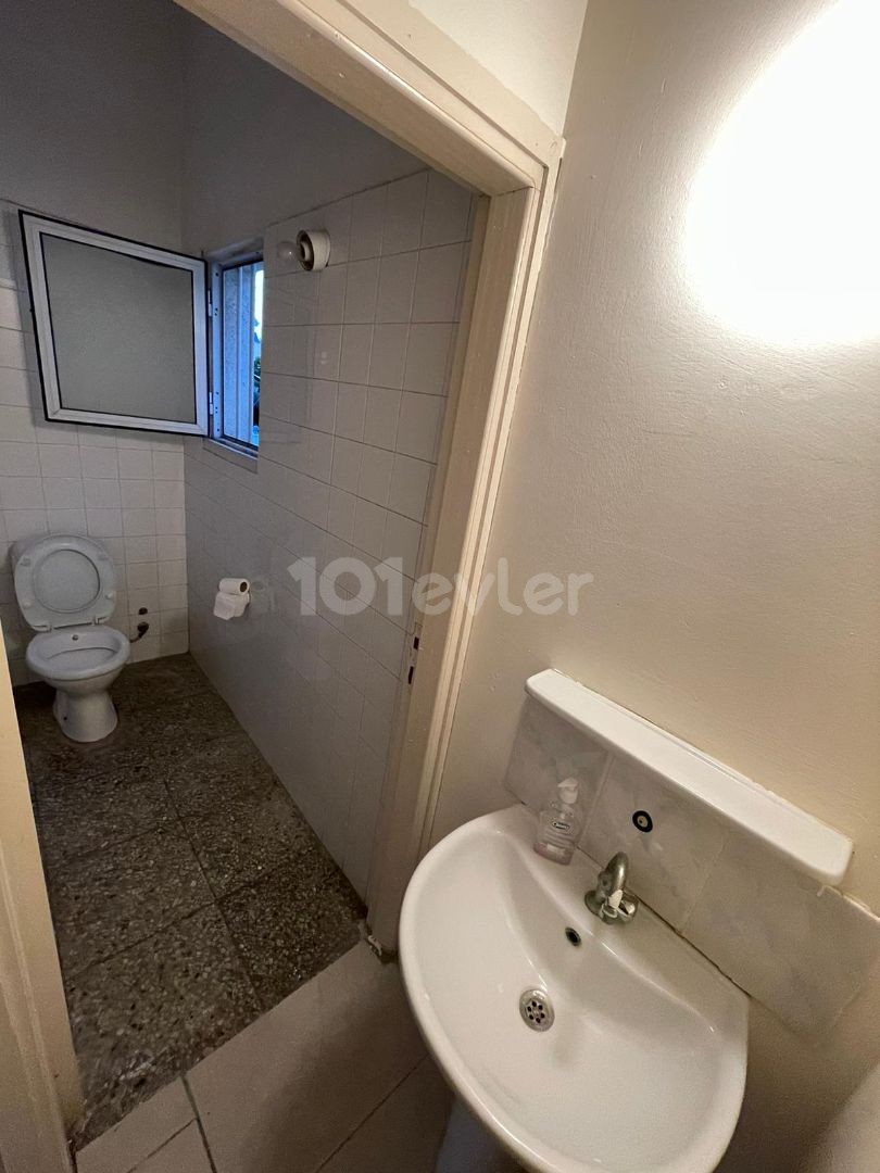 Büro Mit Balkon Zur Miete In Marmara ** 