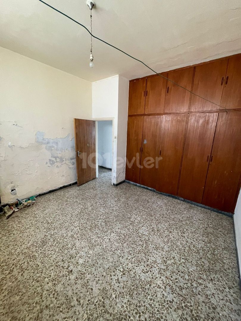 3+1 Wohnung zum Verkauf an der Hauptstraße in zentraler Lage in alayköy ** 