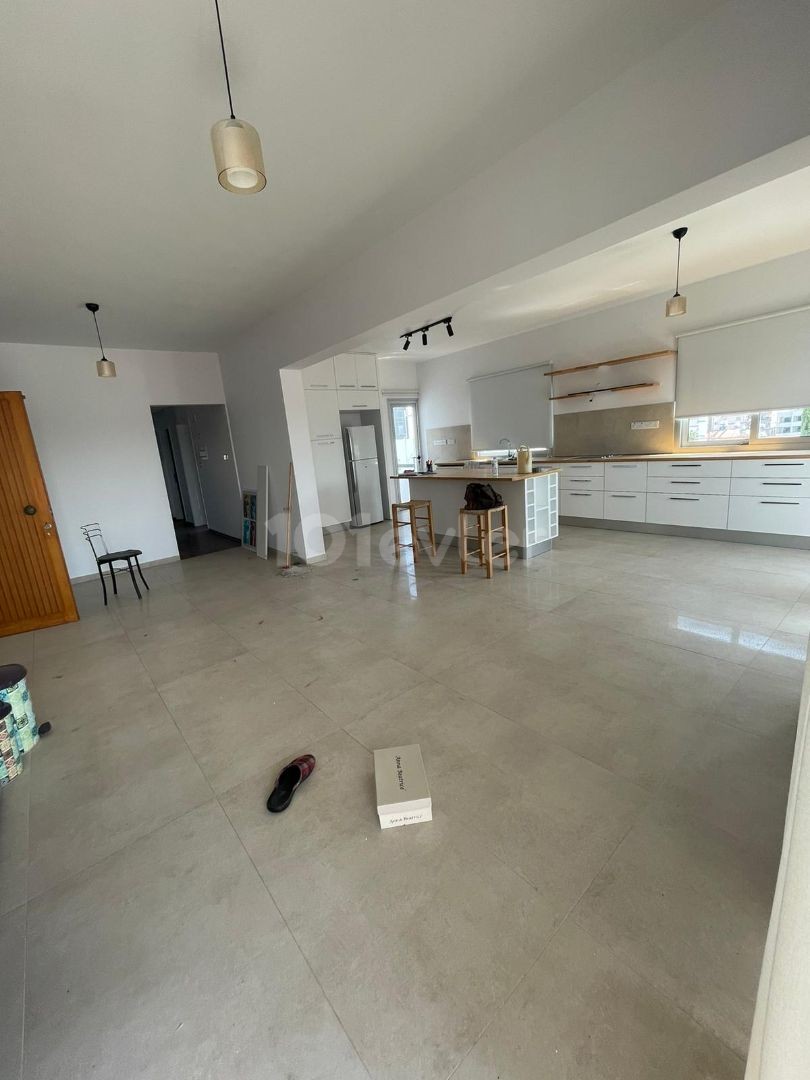 Dereboyu'nda Ana Cadde Üzeri Satılık 3+1 Penthouse