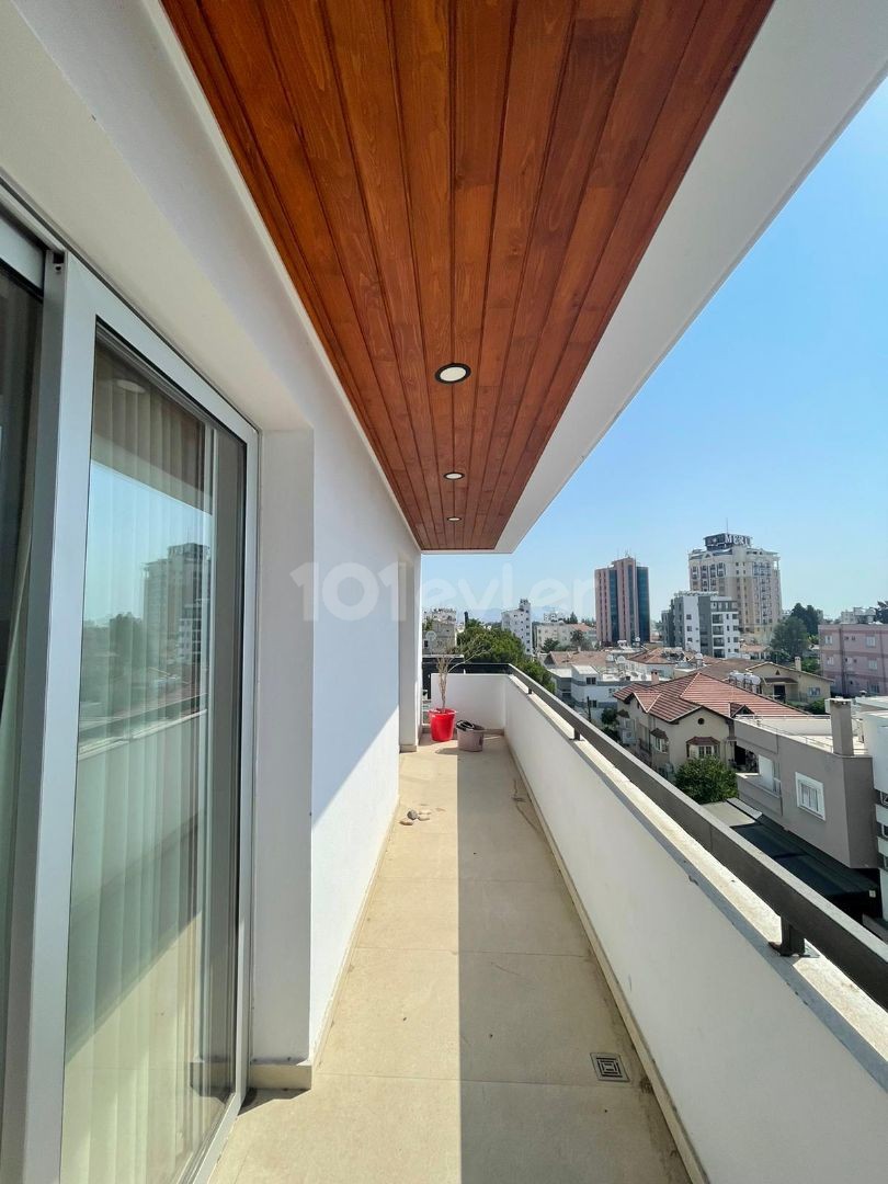 Dereboyu'nda Ana Cadde Üzeri Satılık 3+1 Penthouse