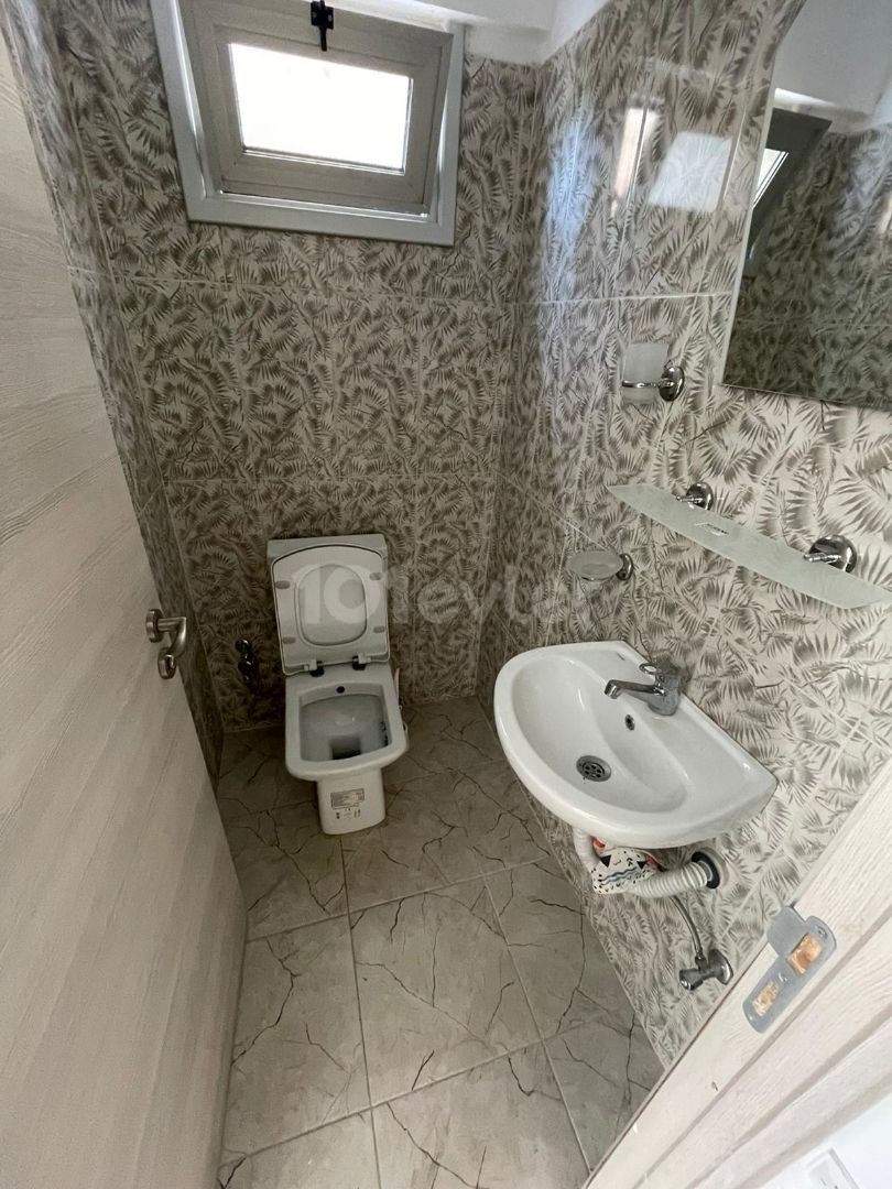 Kumsal'da( Dereboyunda) Kiralık Küçük Dükkan