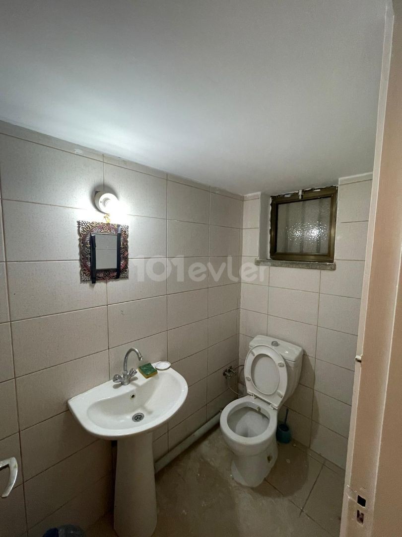 Renovated 3 + 1 Opportunity Apartment for Sale in Göçmenköy ** 