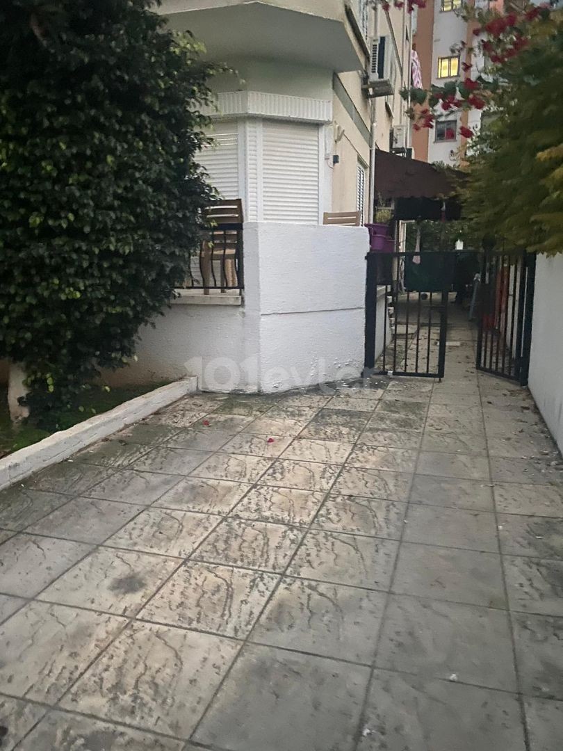 Girne Merkez'de Satılık 3+1 Daire Zemin Kat -Konut veya Klinik İçin Müsait