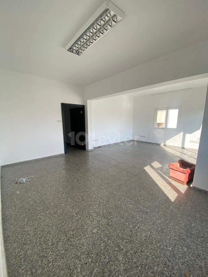 Küçük Kaymaklı Bölgesinde 3+1 Kiralık Ofis