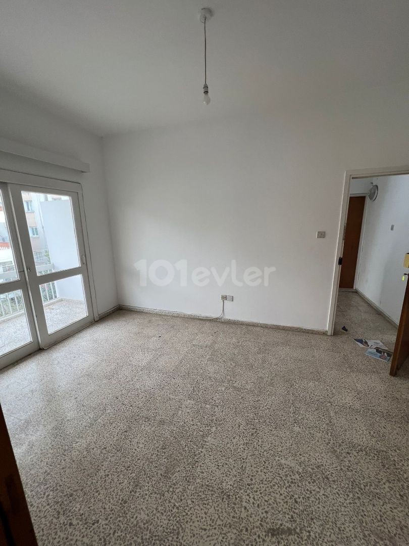 Kumsal Bölgesinde 3+1 Eşyasız Kiralık Daire