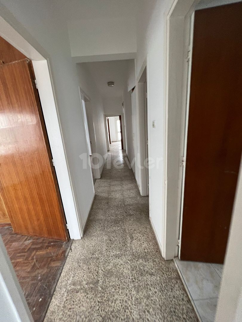 Kumsal Bölgesinde 3+1 Eşyasız Kiralık Daire