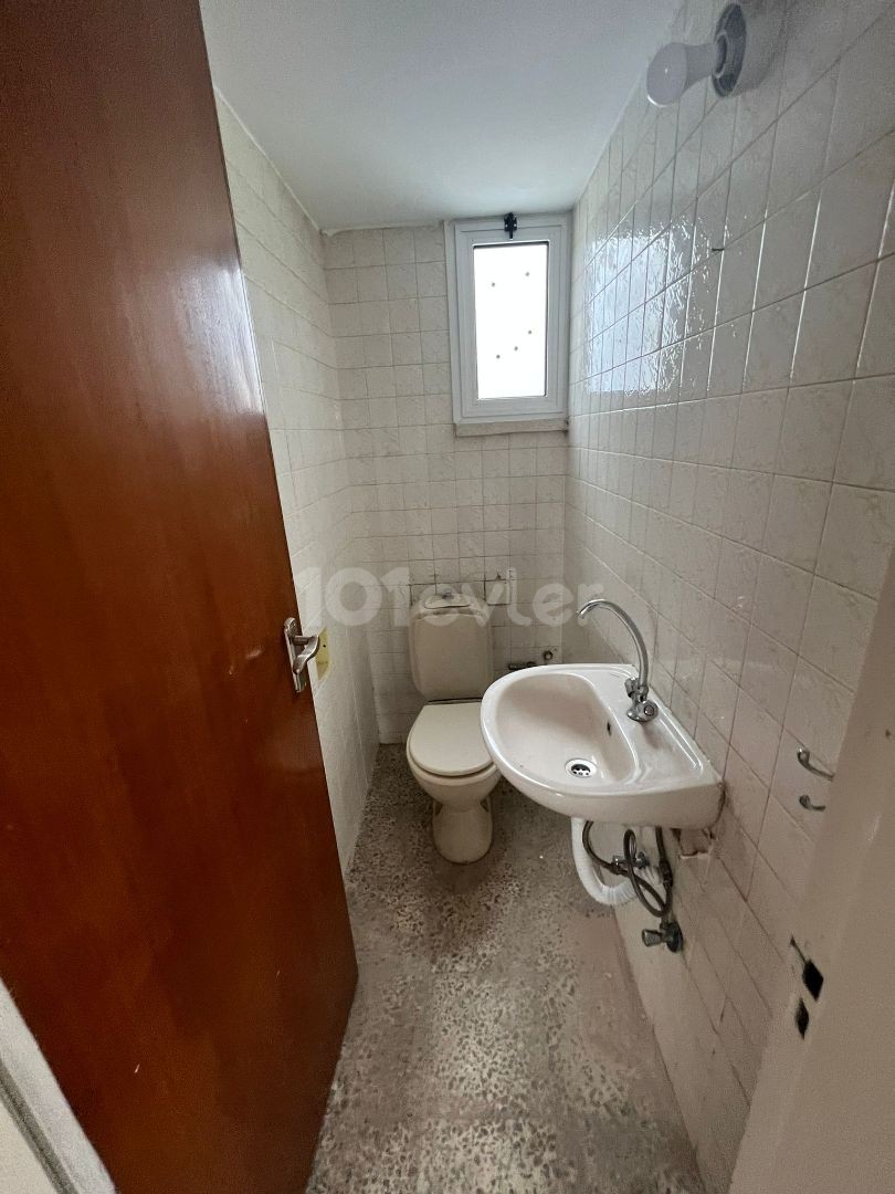 Kumsal Bölgesinde 3+1 Eşyasız Kiralık Daire