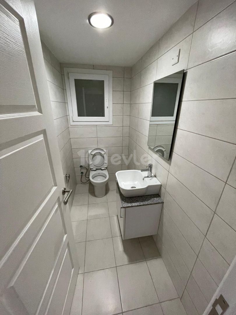 Komplett möblierte 1+1 (2 wc) Wohnung zum Verkauf in einem geschlossenen Komplex in Kyrenia Centre