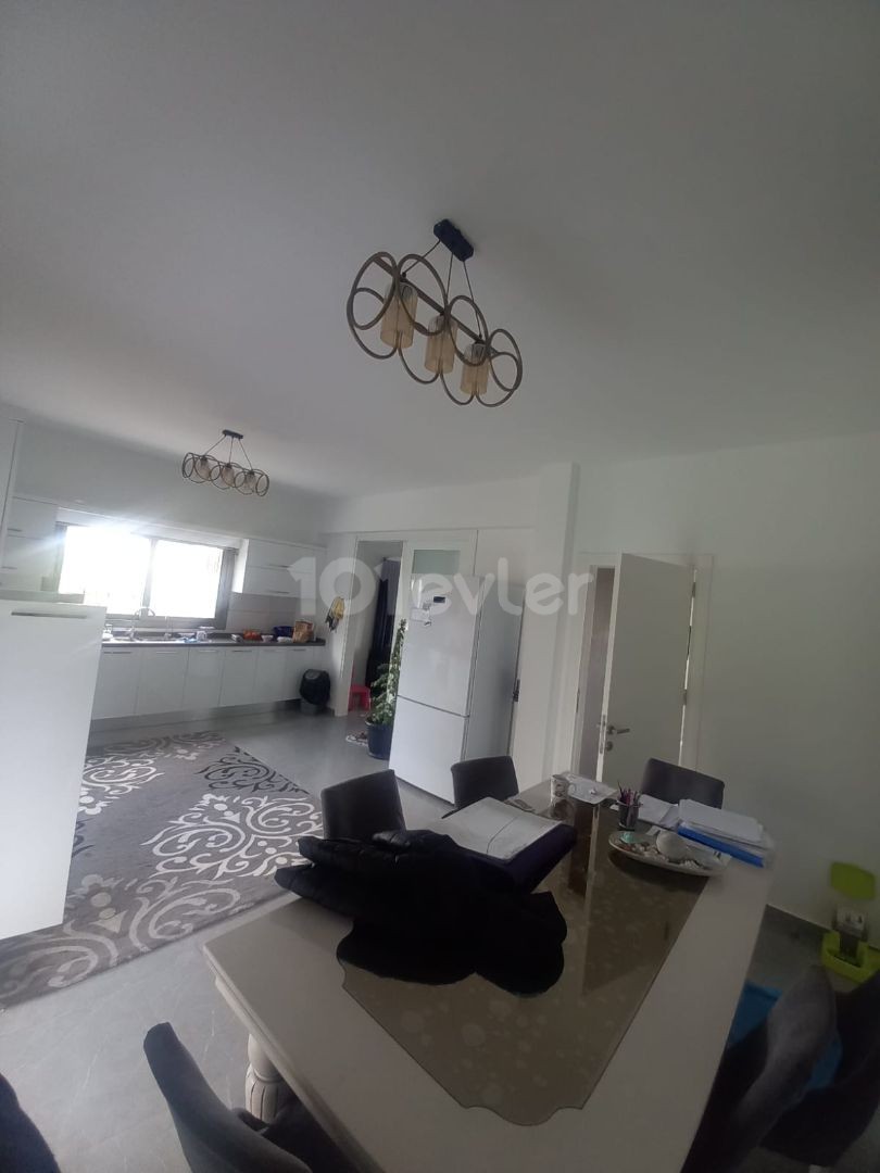 2 Jahre alte 3+1 Villa (200 m2) in ruhiger Lage am Bosporus (Fläche für Pool verfügbar) Steuern bezahlt