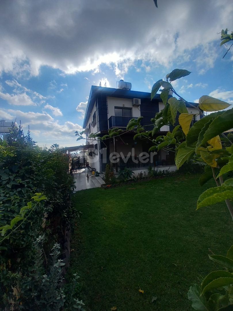 Boğaz'da  Huzurlu Konumda  2 Yıllık  3+1  Villa  ( 210 m2)(Havuz İçin Alan Mevcut) Vergiler Ödenmiş