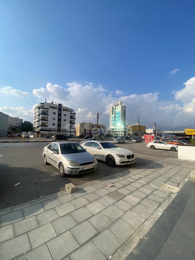 Büroladen zu vermieten in Küçük Kaymaklı