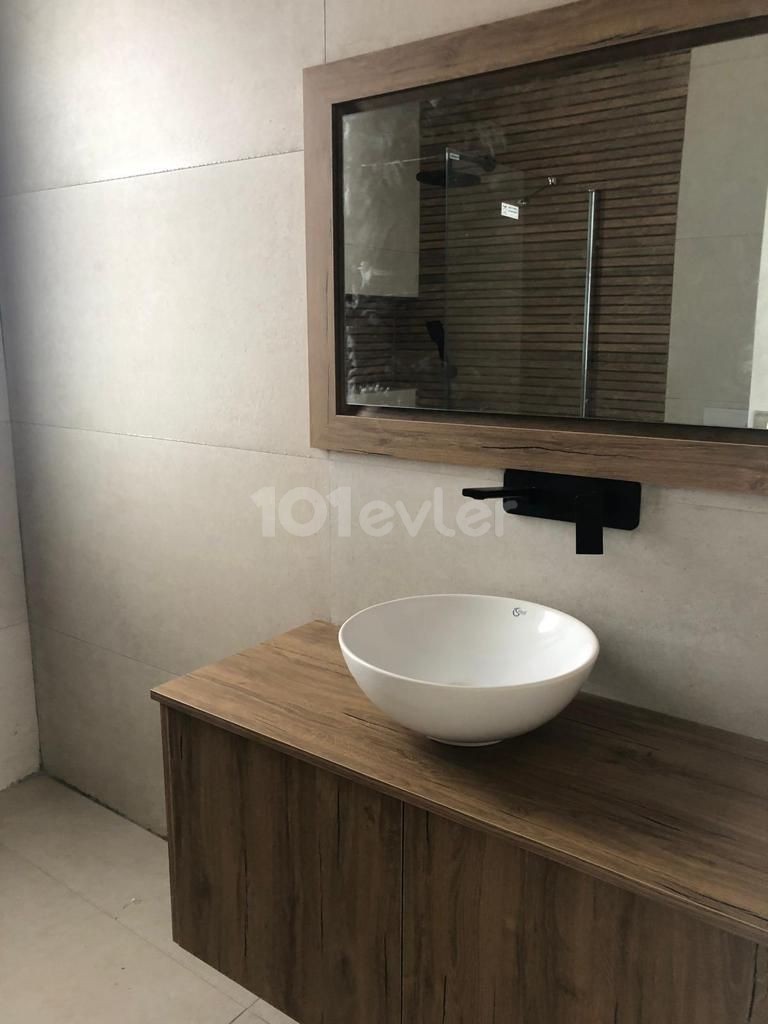 Yeni Boğaziçin'de Modern Lüx Özel  Havuzlu 4+1 Villa