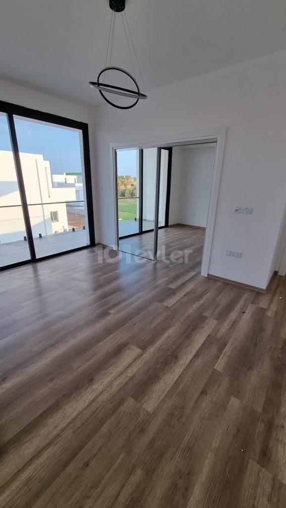 Yeni Boğaziçin'de Modern Lüx Özel  Havuzlu 4+1 Villa