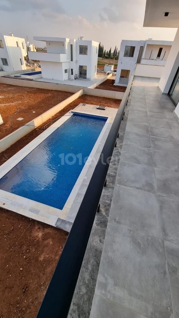 Yeni Boğaziçin'de Modern Lüx Özel  Havuzlu 4+1 Villa