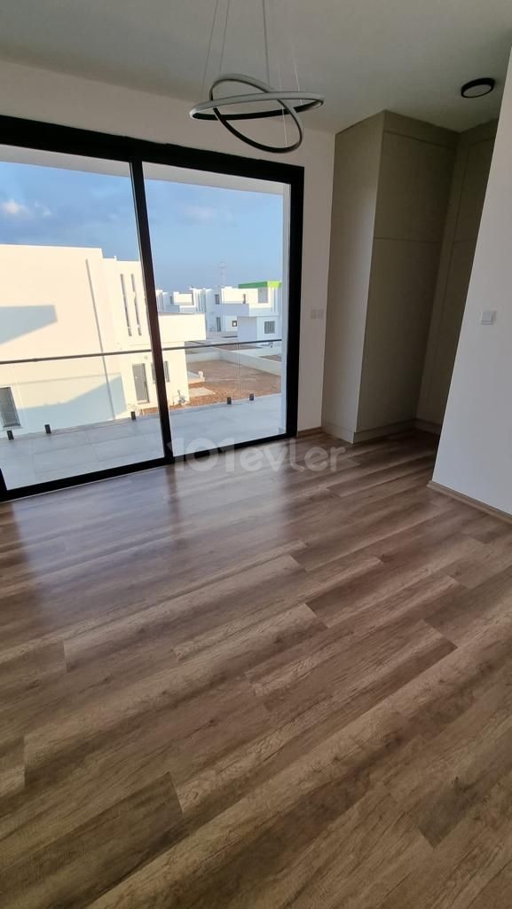 Yeni Boğaziçin'de Modern Lüx Özel  Havuzlu 4+1 Villa