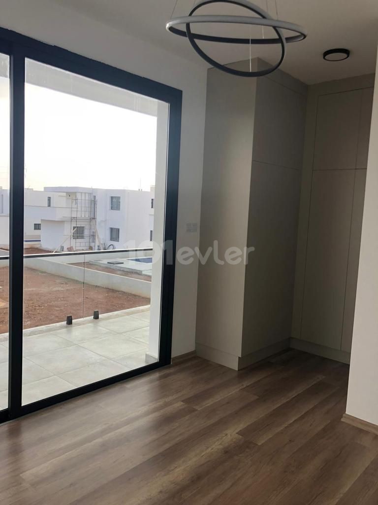 Yeni Boğaziçin'de Modern Lüx Özel  Havuzlu 4+1 Villa