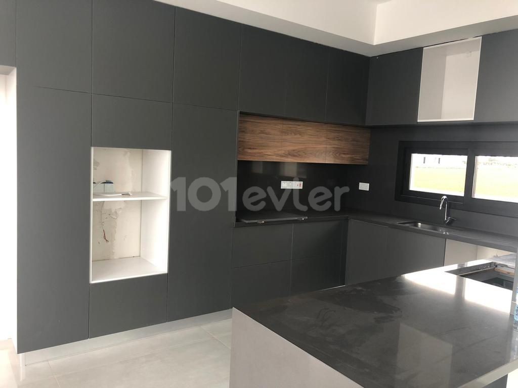 Yeni Boğaziçin'de Modern Lüx Özel  Havuzlu 4+1 Villa