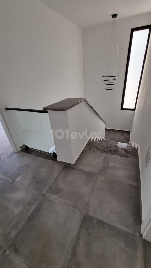 Yeni Boğaziçin'de Modern Lüx Özel  Havuzlu 4+1 Villa