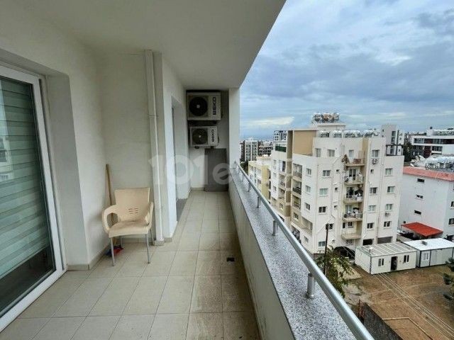 Vollständig möblierte 1+1 (2 wc) Wohnung zur Miete in Kyrenia Zentrum in einem Gated Complex 