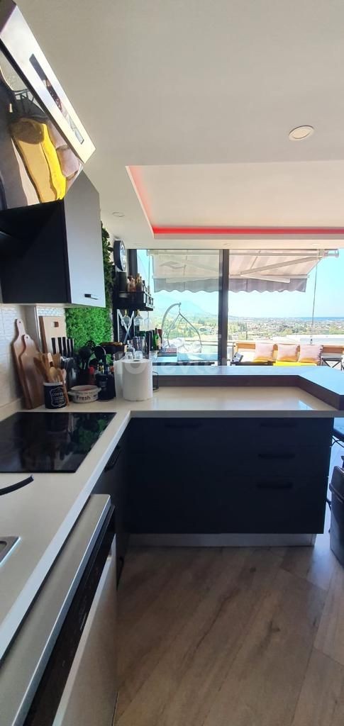 Zu verkaufen Duplex Penthouse in Kyrenia Zentrum