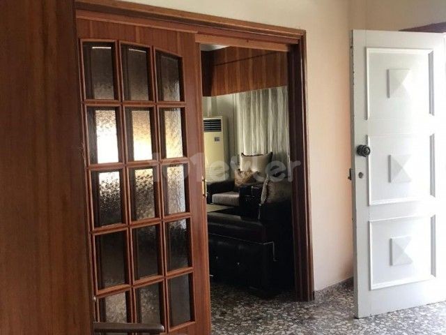 3+2 Einstöckiges Einfamilienhaus in Nikosia Haspolat Freistehendes einstöckiges Haus auf 1440 m2 Land! Es gibt mehr Zonierung auf dem Land verwendet werden