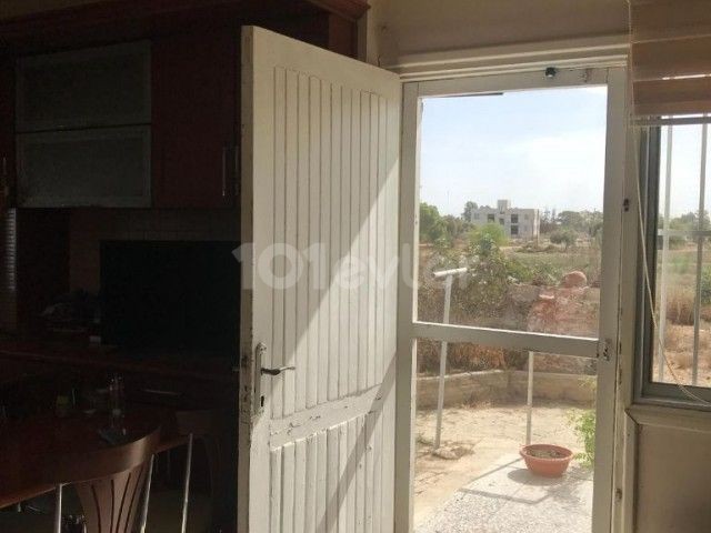 3+2 Einstöckiges Einfamilienhaus in Nikosia Haspolat Freistehendes einstöckiges Haus auf 1440 m2 Land! Es gibt mehr Zonierung auf dem Land verwendet werden