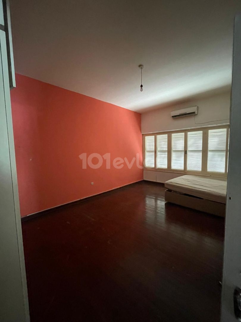 Ground Floor Apartment Suitable for Commercial Permit Office / Nursery / Workplace in Köşklüçiftlik