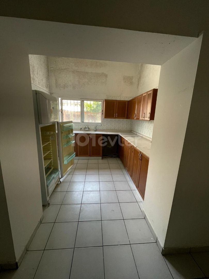 Ground Floor Apartment Suitable for Commercial Permit Office / Nursery / Workplace in Köşklüçiftlik