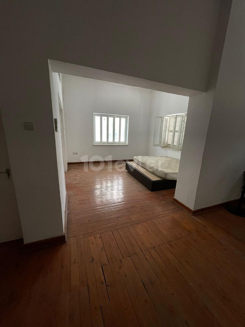 Ground Floor Apartment Suitable for Commercial Permit Office / Nursery / Workplace in Köşklüçiftlik