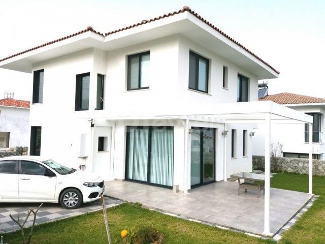 Wunderschöne Lage in Alsancak mit privatem Pool - (4+1) Luxus-Villa / Unverbaubarer Berg- / Meerblick 