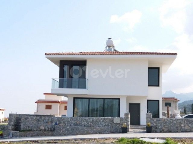 Wunderschöne Lage in Alsancak mit privatem Pool - (4+1) Luxus-Villa / Unverbaubarer Berg- / Meerblick 