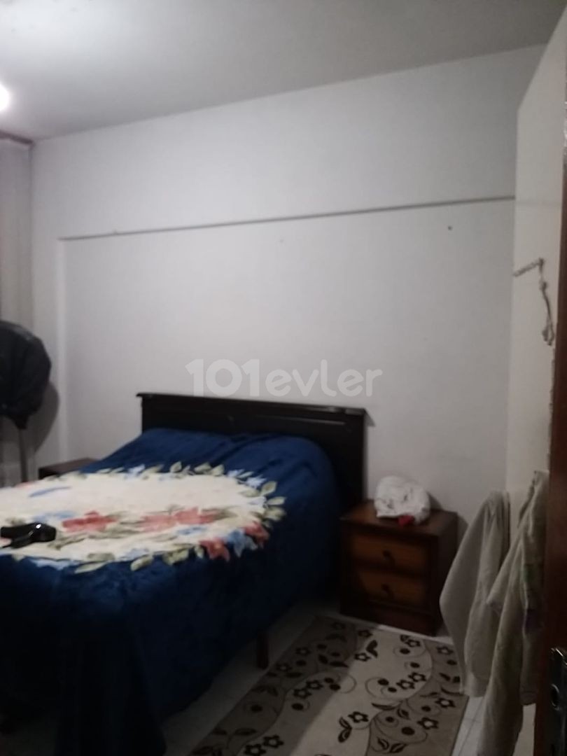 Zu verkaufen 3+1 Wohnung in Kyrenia Centre (Schnäppchen)