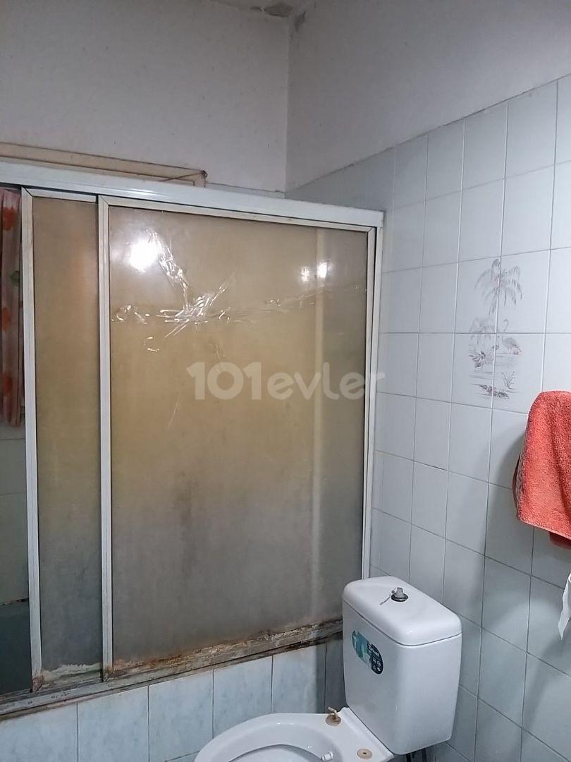 Zu verkaufen 3+1 Wohnung in Kyrenia Centre (Schnäppchen)