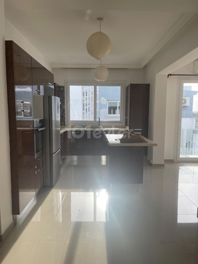 2+1 Penthouse for Rent in Metehan 